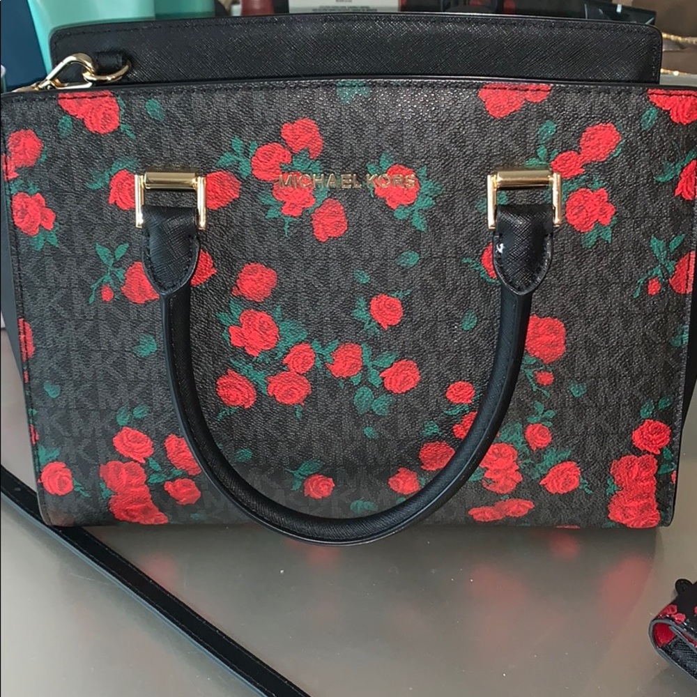 Michael kors crossbody